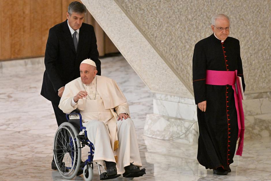 Papež na invalidskem vozičku | Avtor: Profimedia