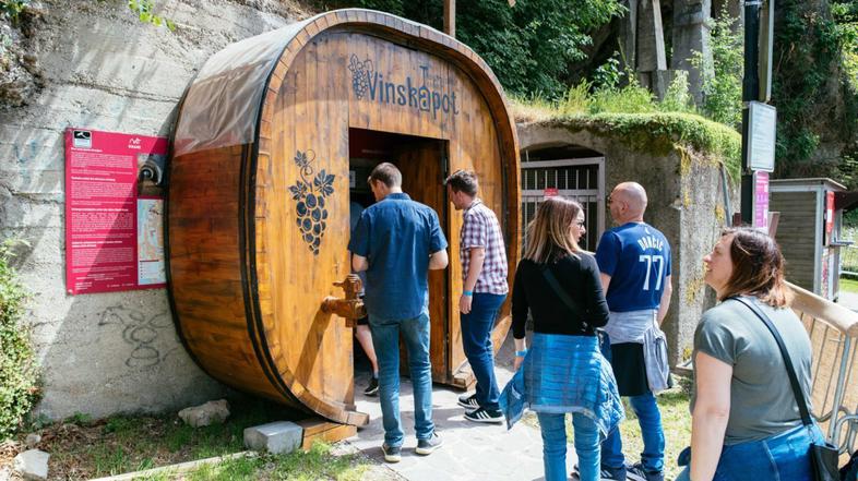 Vinska pot v rovih pod starim Kranjem