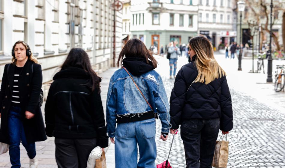 Poslanci potrdili spremembe glede dela študentov in subvencij za prehrano