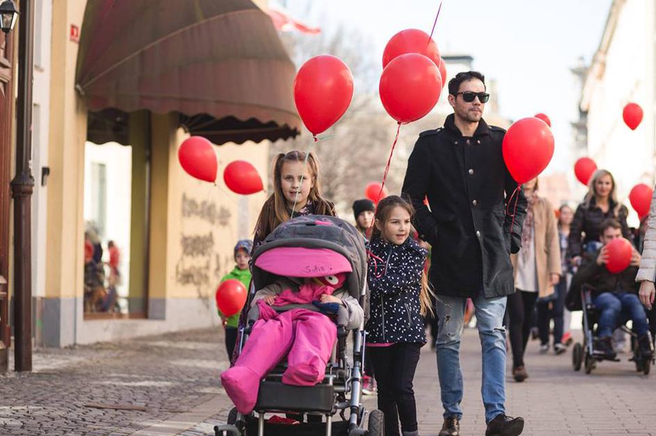 Vseslovenski pohod z rdečimi baloni