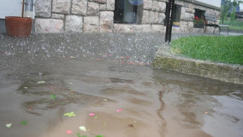 Ponekod bo padlo več kot 50 litrov dežja na kvadratni meter. (Foto: Žurnal24)