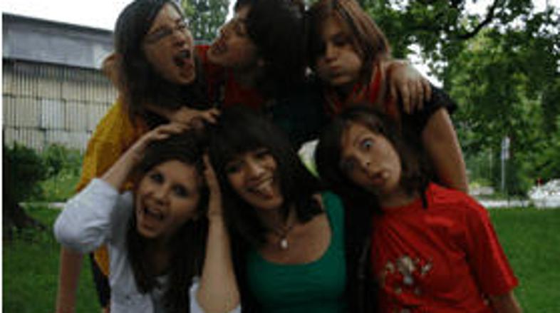 Predstava se ukvarja s težavami najstnikov.