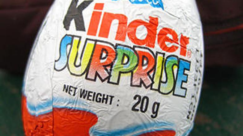 Policisti so v preprodajalčevi zadnjici našli Kinder jajček, poln droge.