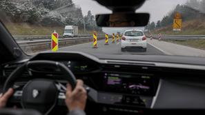 Asistenčni sistemi polsamodejna vožnja