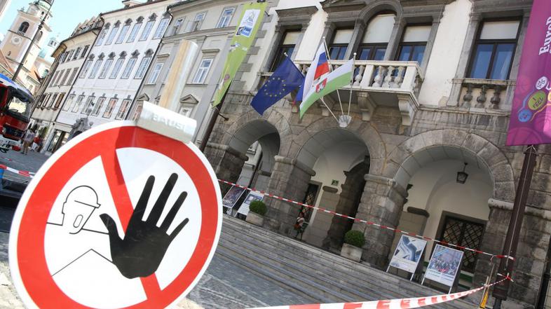 Sumljivi paket na MOL