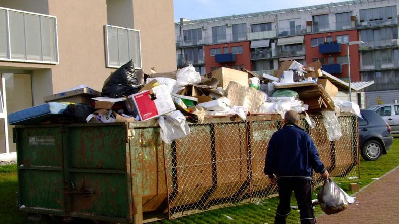 Ljudje imajo pravico vedeti, za kakšen namen so jih fotografirali ob odpadkih, p