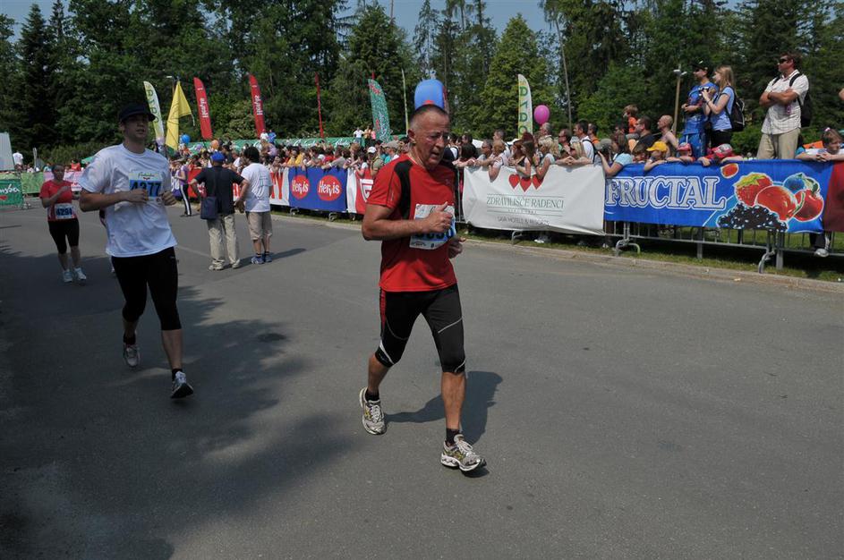 Če želite visokoresolucijsko fotografijo, nam pošljite elektronsko sporočilo na 