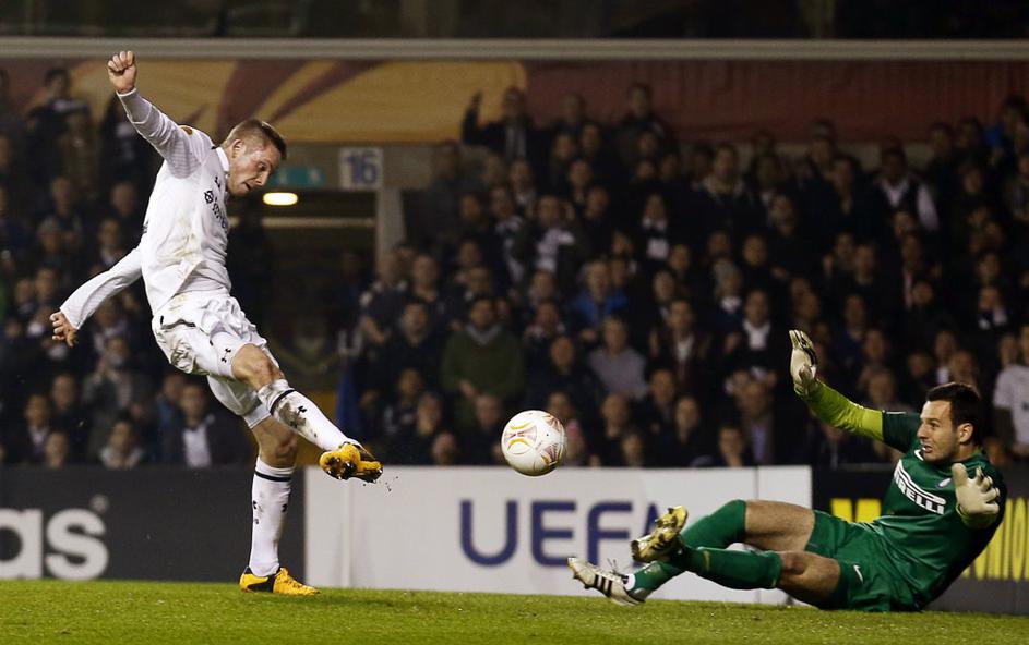  (Tottenham Hotspur - Inter Milan) Handanović Sigurdsson