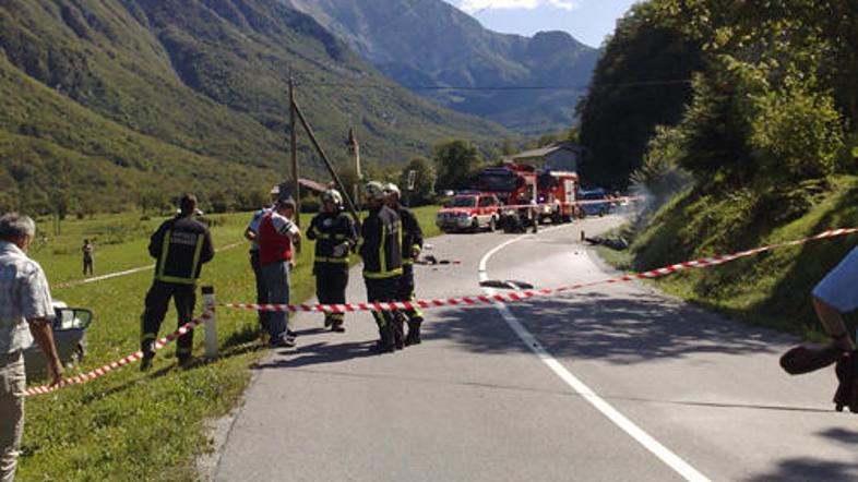 V nesreči je umrl motorist.