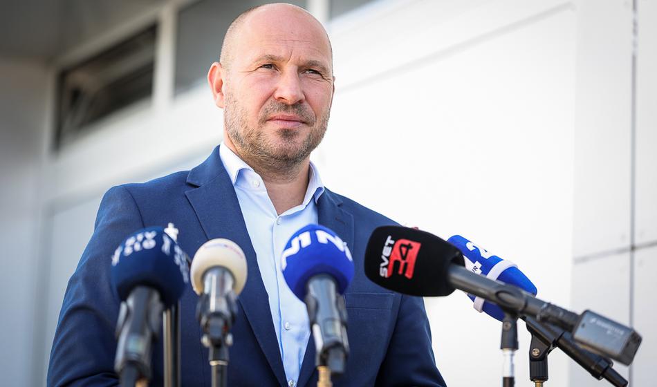Vrtovec: Gre za poskus rušenja desnosredinske vlade