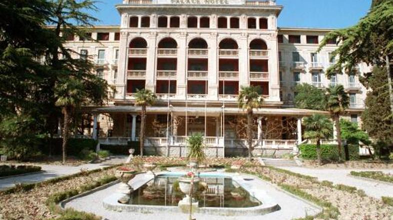 Palace bo šel v roke Igorja Bavčarja.