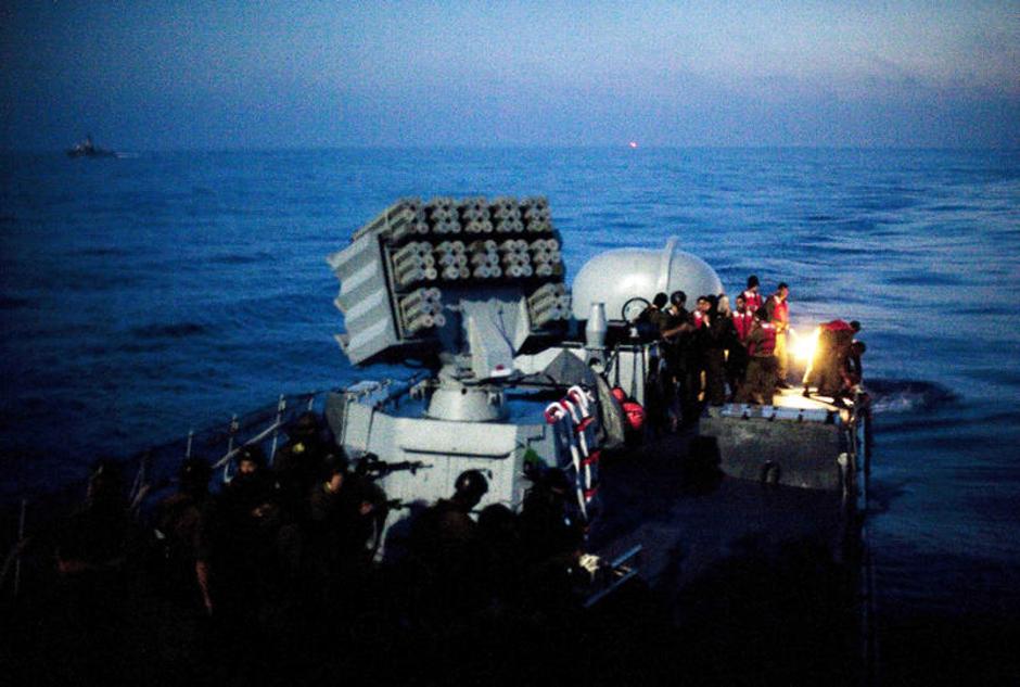 Izraelci na ladji s človekoljubno pomočjo. (Foto: Reuters) | Avtor: Žurnal24 main