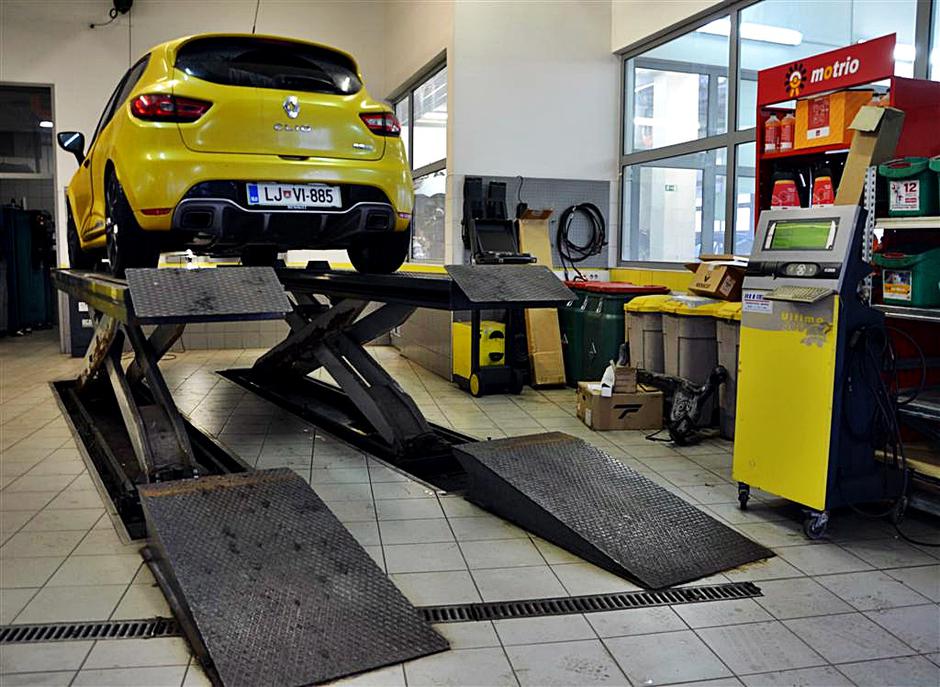 Servis vozil | Avtor: Gregor Prebil