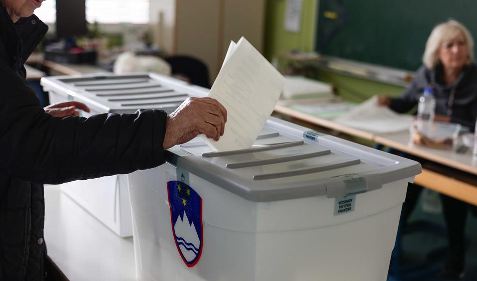 Do 16.00 glas oddala več kot polovica volivcev
