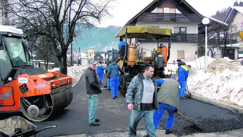 V primeru nedokončane ceste v Pristavi je na izvajalca SCT pritisnila občina. (F