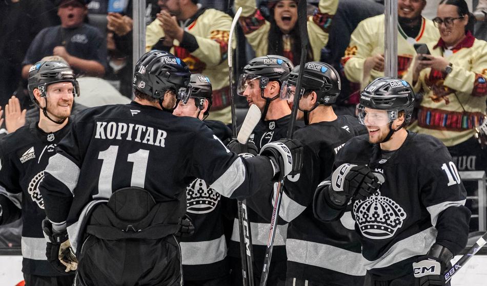 Izjemna tekma s 13 zadetki, Kopitar in Kralji v hudem boju za končnico