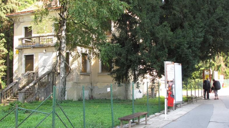 Propadajoči vrtec v Kranju.