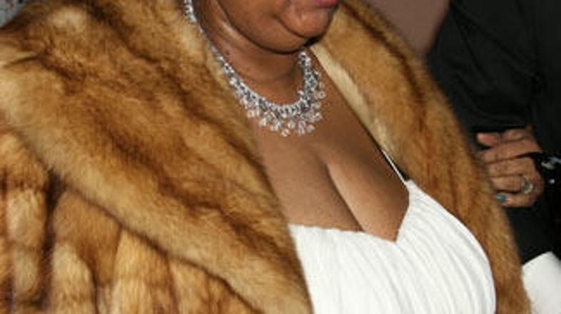 Aretha je s svojo pojavo, ozaljšano s krznom, zanetila jezo zaščitnikov živali.