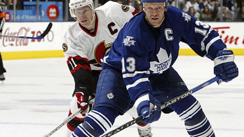 Mats Sundin je dosegel 916. točko za ekipo Maple Leafs in tako izenačil klubski 
