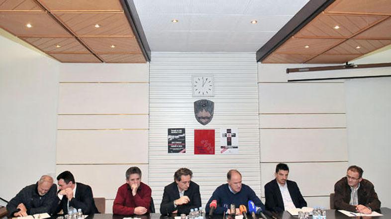 Predstavnikom sedmih sindikalnih central sta se pridružili tudi Študentska organ