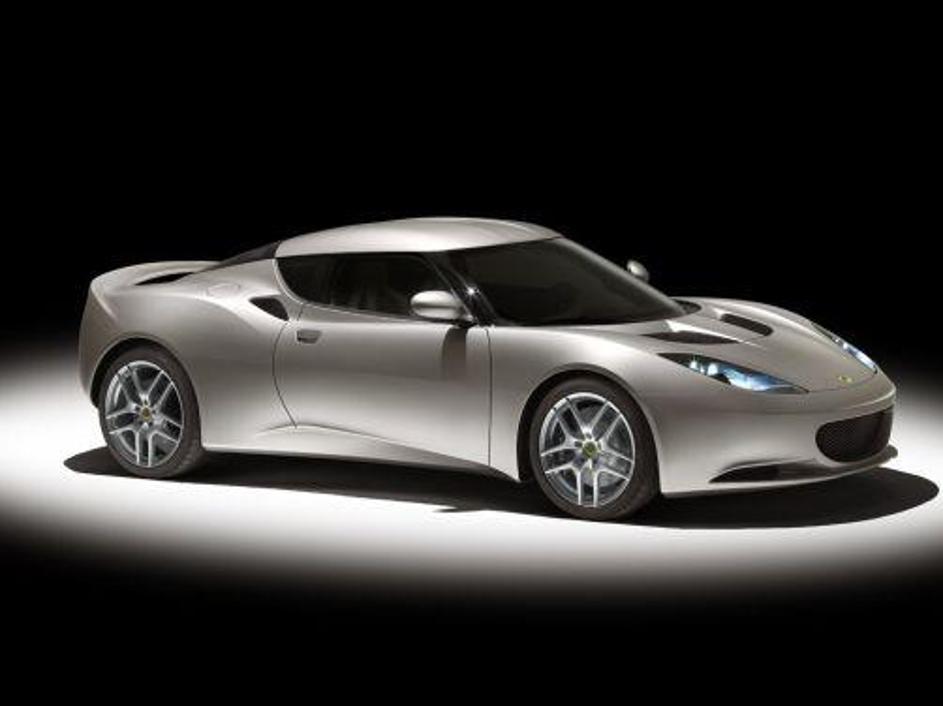 Evora je svojstveno oblikovan avtomobil z veliko prefinjenimi detajli. Zasnovan 