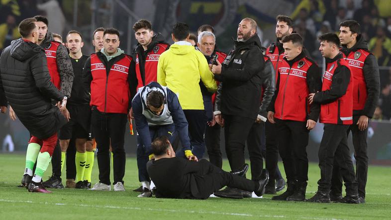 Jose Mourinho in Okan Buruk