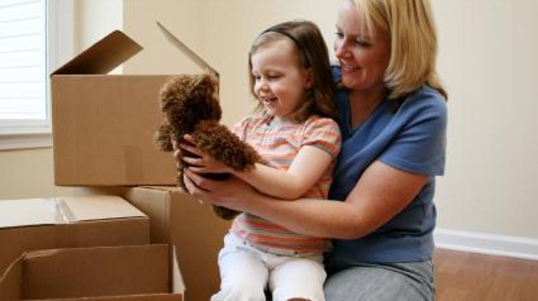 Stvari, ki jih ne uporabljate, spravite v škatle.