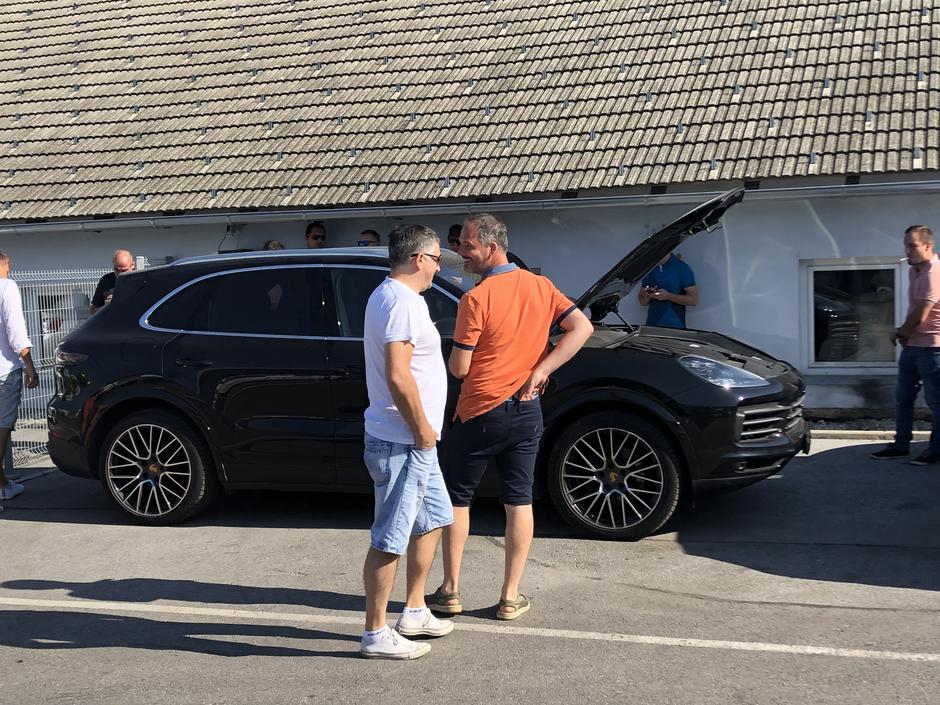 Dražba porsche cayenna | Avtor: Žurnal24 