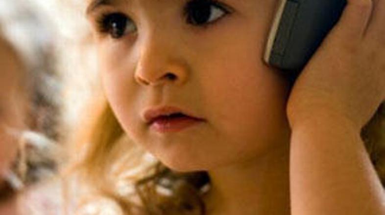 Po izsledkih študije otroci, mlajši od 12 let, ne bi smeli uporabljati mobilniko