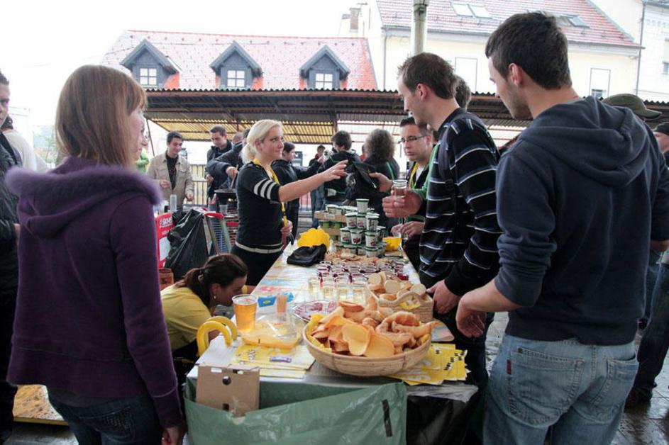 škisova tržnica, študentje, maribor