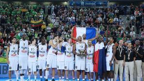 (Francija - Litva) eurobasket finale zastava Parker Collet pokal trofeja Diaw