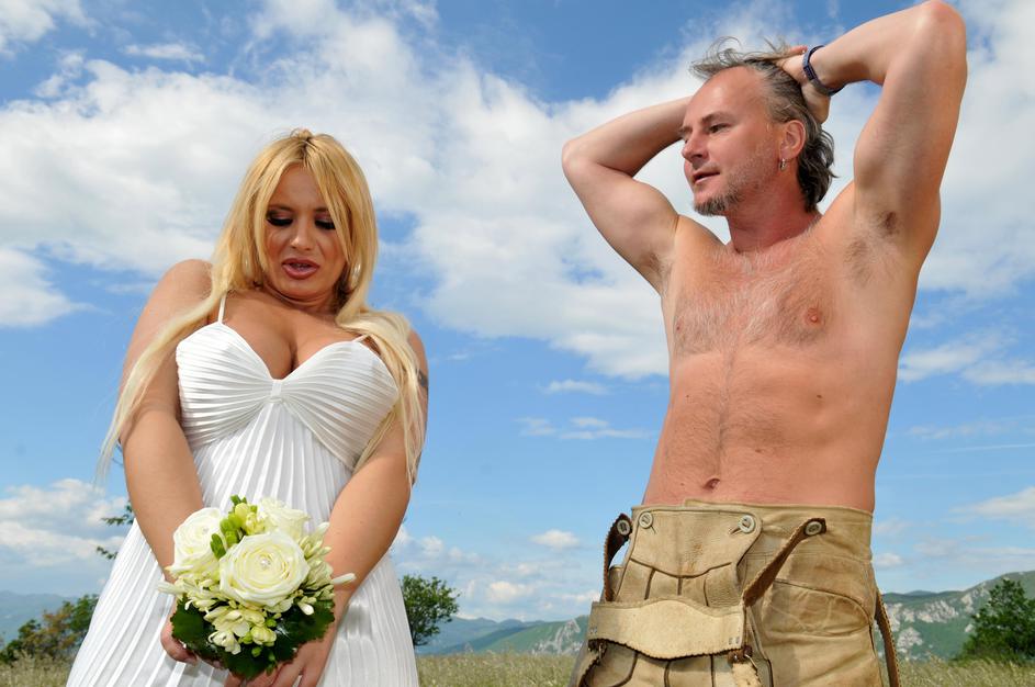 Artur Štern La Toya