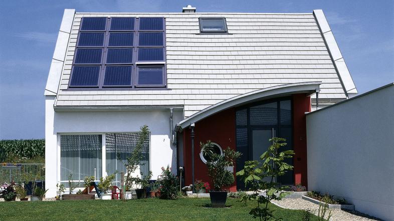 TZgradbenapriloga 06.10.09, foto voltaika, soncne celice, energija, foto: miha p