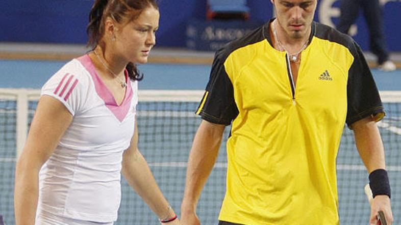Marat Safin se je odločil, da sestro Dinaro Safino vzame v bran.