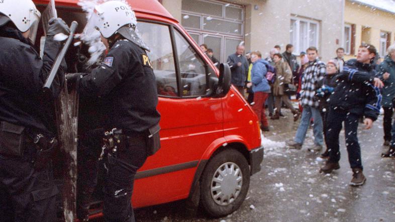 Snežne kepe, policija