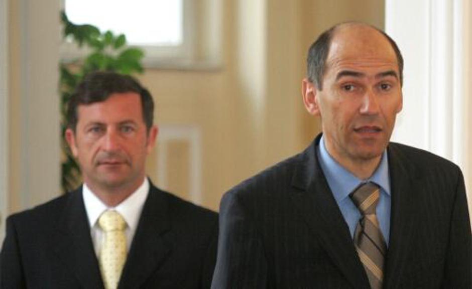 Erjavcu je uspelo prepričati svoje štiri poslance, da v ponedeljek glasujejo za  | Avtor: Žurnal24 main