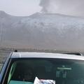 Žurnal24 le 1.500 metrov pred kraterjem vulkana Eyjafjallajökull. (Foto: Žurnal2
