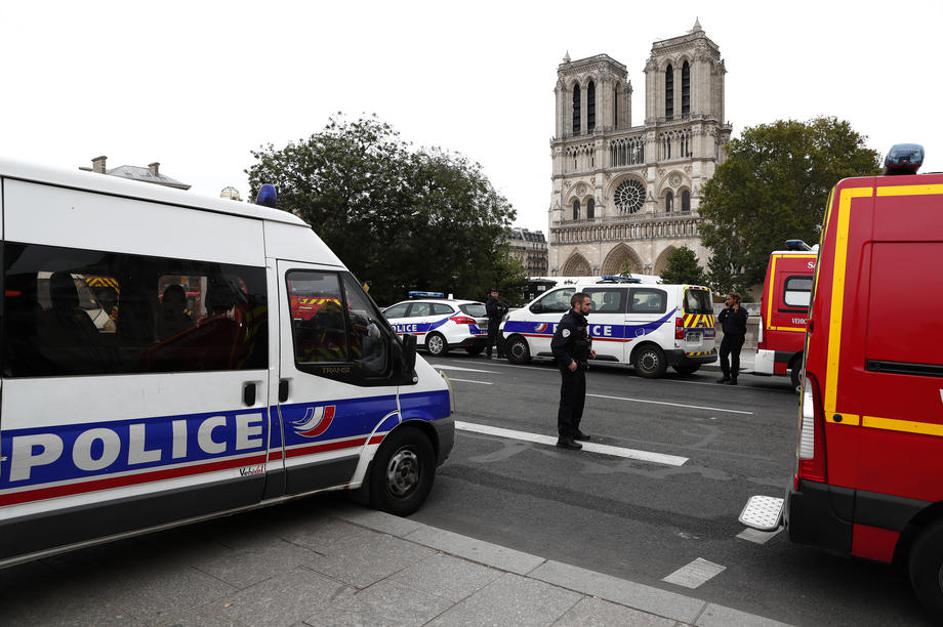 Napad na policiste v Parizu