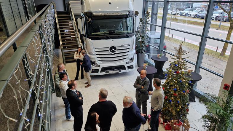 Nov prodajni salon težkih tovornih vozil Mercedes-Benz v Ljubljani