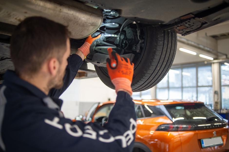 Peugeot servis | Avtor: Anže Petkovšek