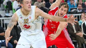 Damir Markota v Evroligi na tekmo v povprečju dosega po 8,1 točke. (Foto: Boštja