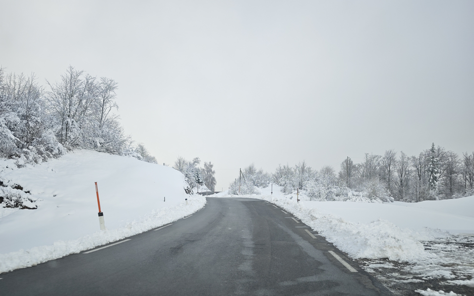 Sneg, zasnežena cesta, cesta, zima, vreme | Avtor: Žurnal24 