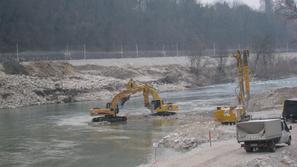 Čeprav delovni stroji delajo s polno paro, ne bodo mogli preprečiti škode, ki bo