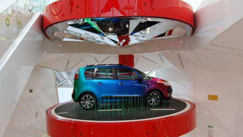 Citröen razstavni salon C42 je že postal ena od pariških znamenitosti.