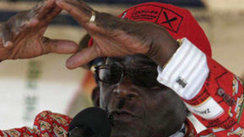 Mugabe volitev ne namerava prestaviti, ker naj bi s tem kršil zakon.