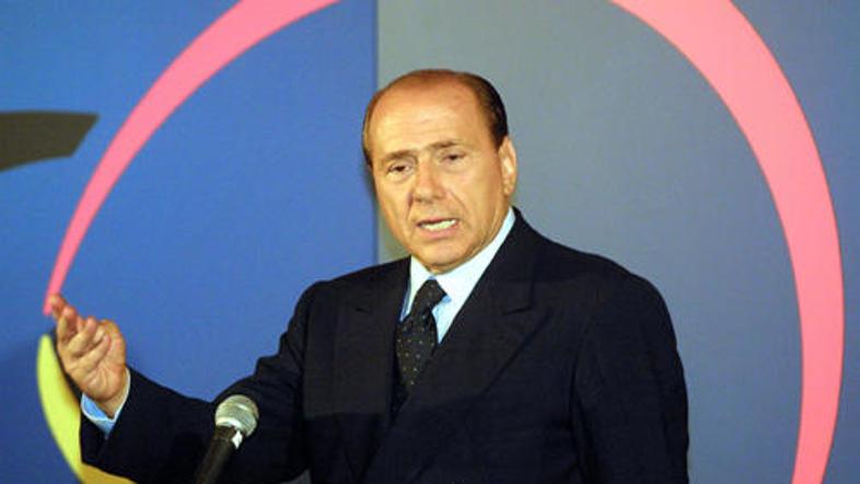 Berlusconi bo lahko v sredo prebral, kaj je njegova nekdanja žena napisala o nju