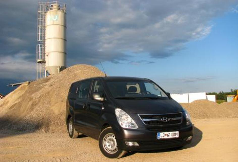 H-1 navdušuje s pogonom in okretnostjo, bolj skop od tekmecev pa je pri notranje