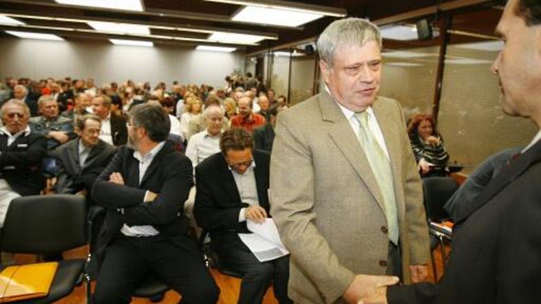 Cencelj, ki je z Golobičem kandidiral za predsednika stranke, se je odločil, da 