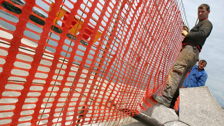 Do kdaj se sprehajalci po priljubljeni Semedelski cesti ne bodo mogli sprehajati