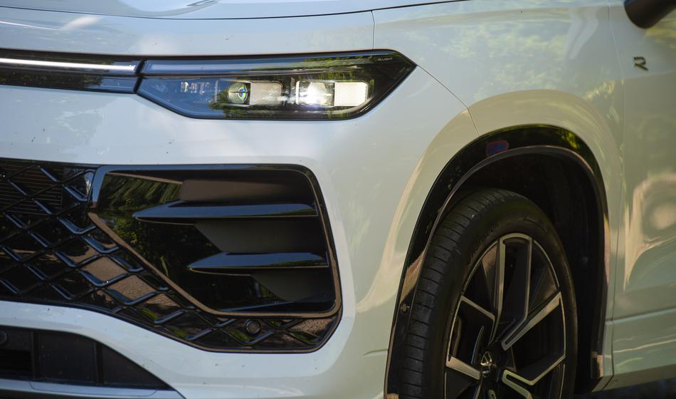 BMW ministrice nas je julija stal le 7,92 evra, drugi ministri porabili tudi po 300 evrov